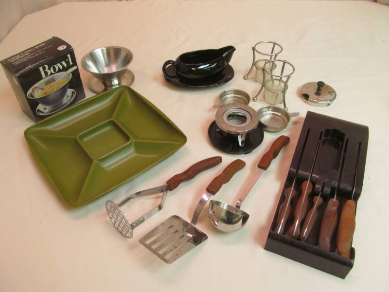 lot 29 image: kitchenware