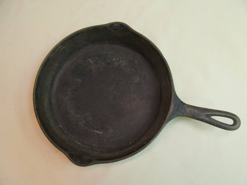 lot 59 image: Griswold pan