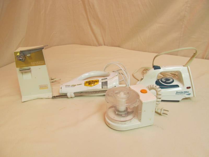 lot 63 image: kitchen appliances