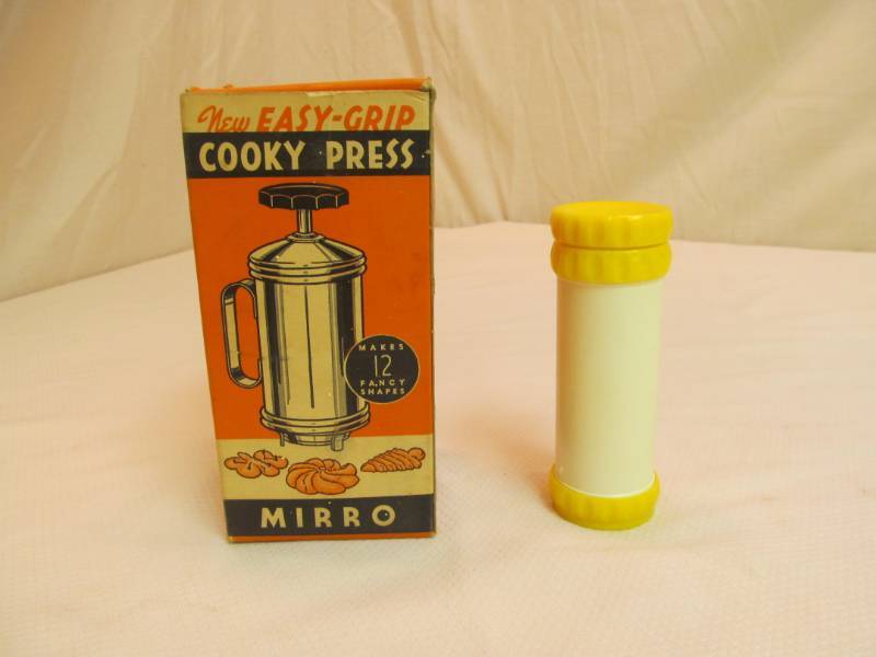 lot 64 image: vintage Mirro cookie press