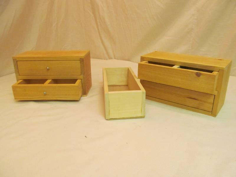 lot 69 image: organizers