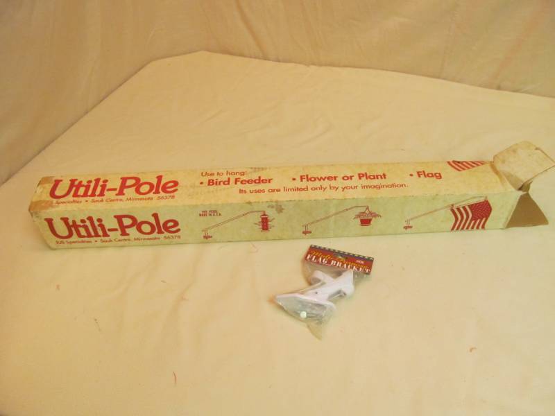 lot 108 image: mutli-pole flag bracket