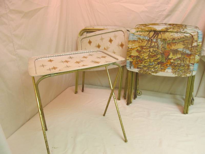 lot 110 image: TV trays