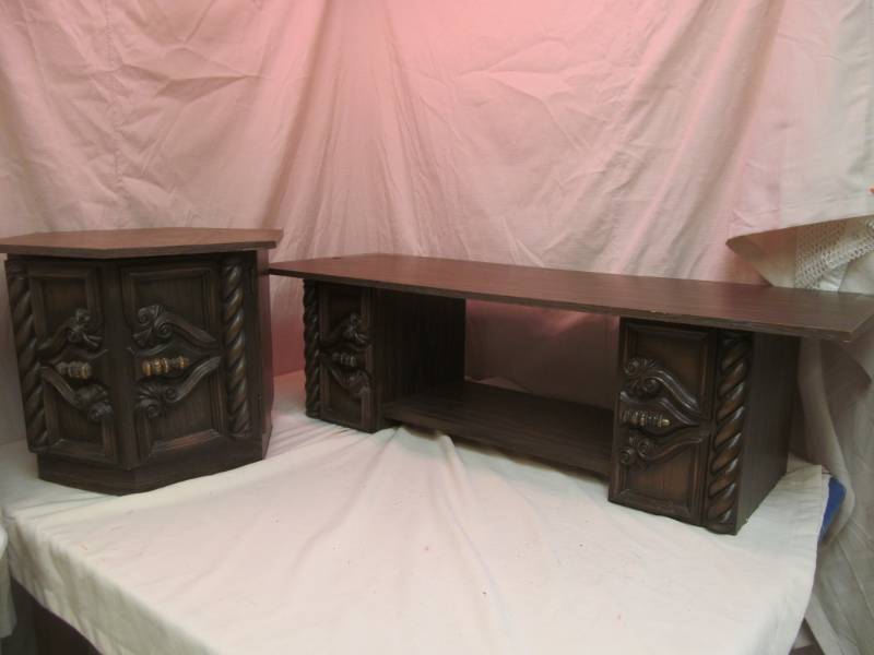 lot 111 image: coffee table