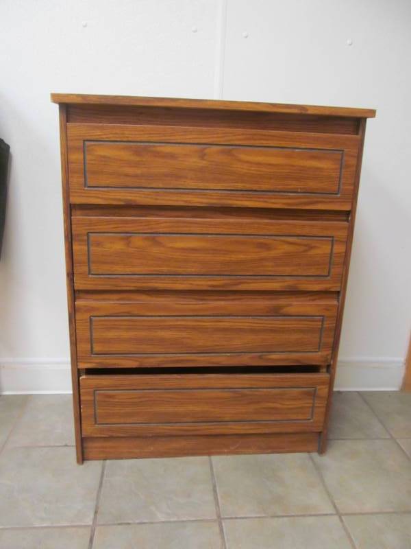 lot 112 image: dresser