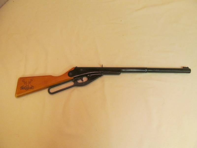 lot 127 image: Daisy Buck