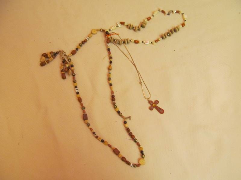 lot 140 image: jewelry