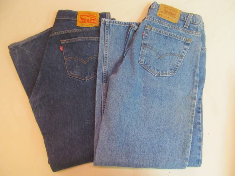 lot 142 image: Levis