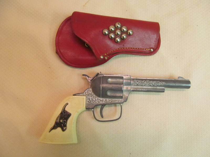 lot 170 image: toy gun