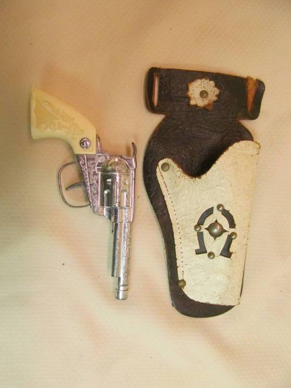 lot 173 image: toy gun