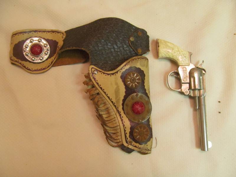 lot 174 image: toy gun