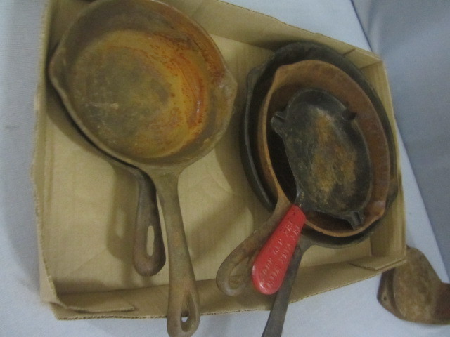 lot 44 image: Cast Iron Skillets