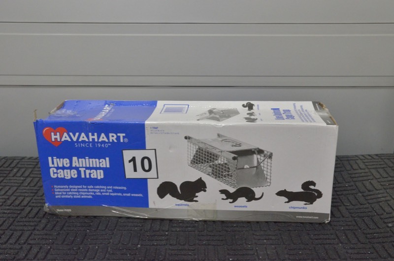 lot 10 image: HAVAHART Small 2-Door Animal Trap