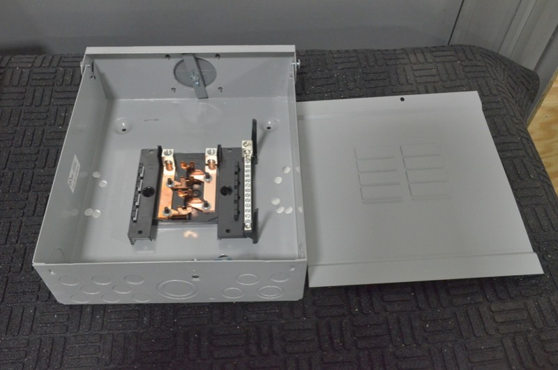 lot 11 image: MURRAY 125 Amp 8-Space 16-Circuit Outdoor Load Center