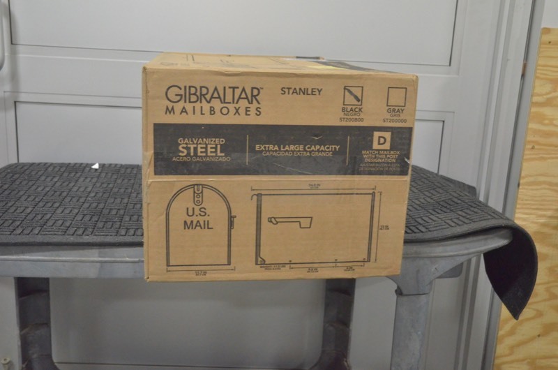 lot 25 image: GIBRALTAR Stanley Mailbox Black ST200B00 XL capacity mailbox