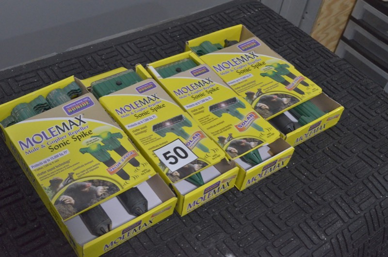 lot 50 image: MOLEMAX Mixed lot of (4) MoleMax rodent repellers includes 2-Solar and 2-Battery powered