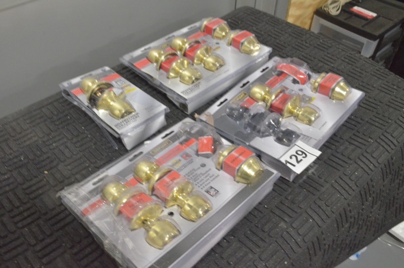lot 129 image: DEFIANT Brandywine Polished Brass Single Cylinder Keyed Entry Project Pack- Lot of incomplete sets