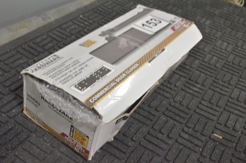 lot 153 image: UNIVERSAL HARDWARE Heavy-Duty All in One Bronze Commercial Door Closer