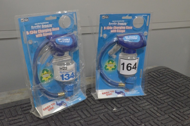lot 164 image: ARCTICFREEZE R-134a Charging hose with gauge- Store returns, lot of 2