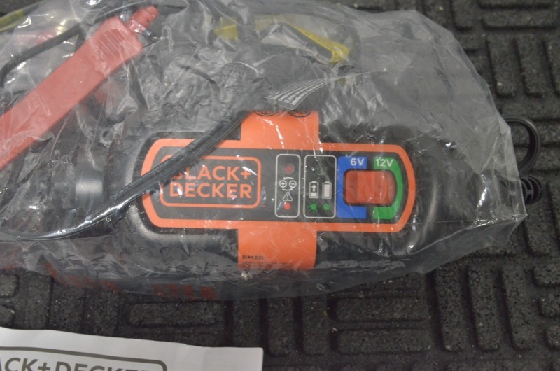lot 199 image: Black & Decker 1.2 Amp Battery ChargerMaintainer compatible with 6- and 12-Volt AGM, GEL and WET automotivemarine batteries
