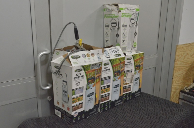 lot 218 image: RL Flo-Master 2 gal. Deck Sprayer (Lot of open box items)