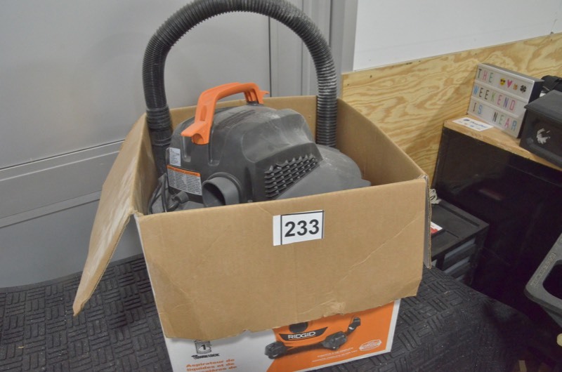 lot 233 image: RIGID 6 Gal. 3.5-Peak HP NXT WetDry Vac (USED)
