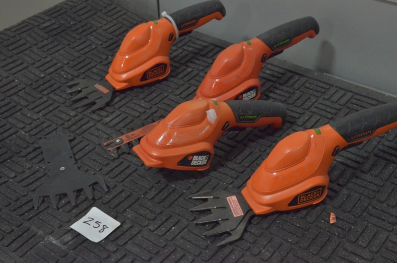 lot 258 image: Lot of 4 BLACK AND DECKER Miniature Hedge Trimmer (FLOOR MODELMISSING PARTS