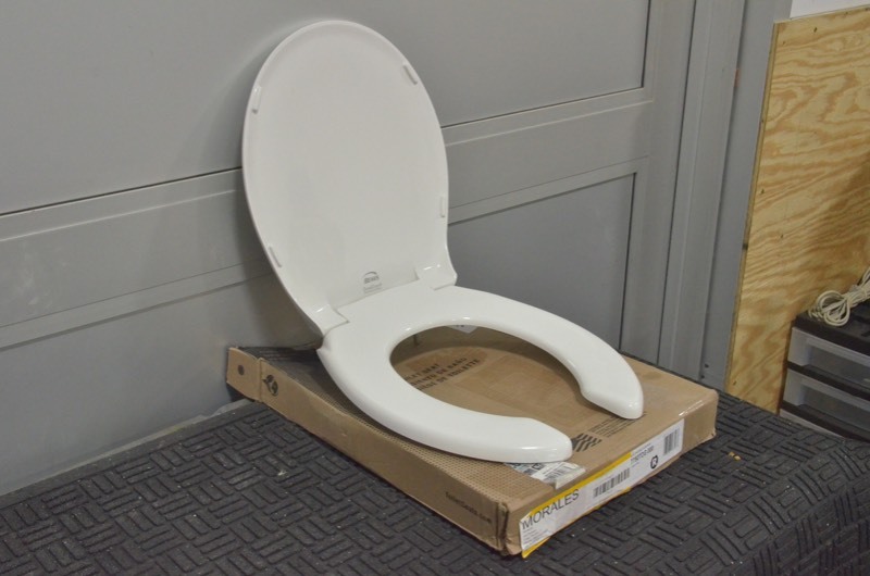 lot 265 image: BEMIS STA-TITE Round Open Front Toilet Seat in White