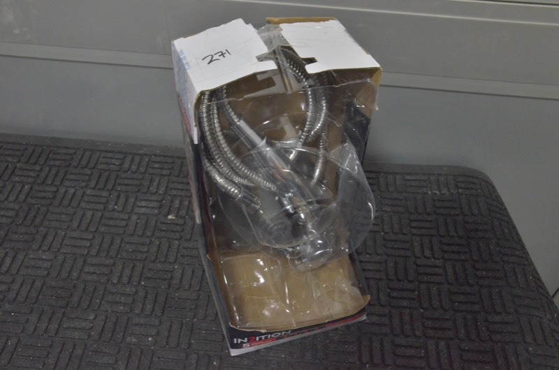 lot 271 image: DELTA In2ition 5-Spray 2-in-1 Hand Shower and Shower Head Combo Kit in Chrome (OPEN BOX)