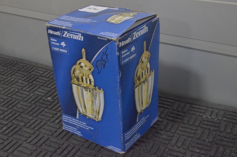 lot 276 image: HEATH ZENITH 150 Degree Polished Brass Traditional Coach Wall Lantern Sconce with Clear Beveled Glass (OPEN BOX)