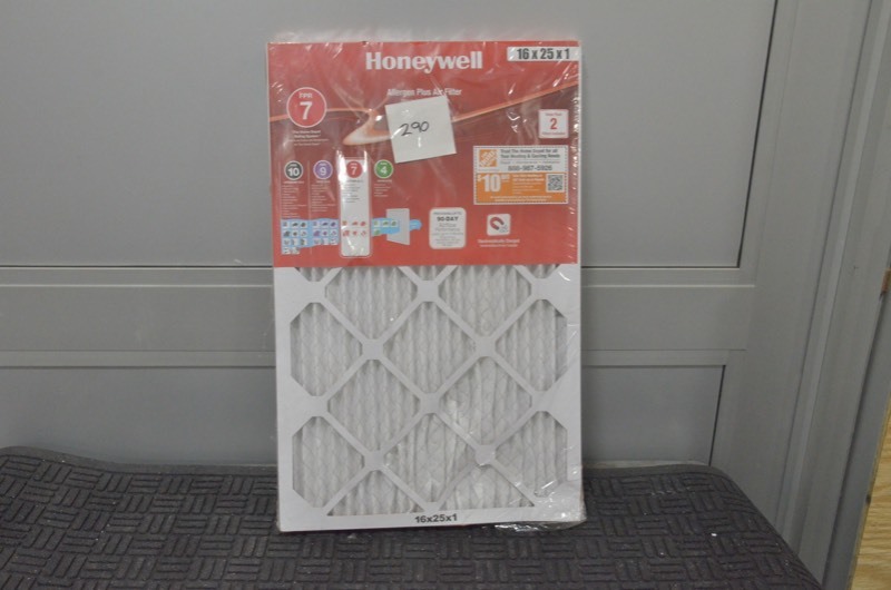 lot 290 image: HONEYWELL 16 in. x 25 in. x 1 in. Allergen Plus Pleated FPR 7 Air Filter (2-Pack)
