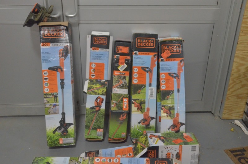 lot 299 image: Lot of 7 Store Returned BLACK&DECKER Lanscaping Power Tools Weed WhipHedge Trimmer (NEW, USED, OPEN BOX)