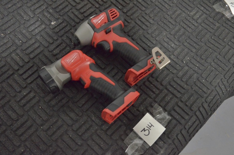 lot 314 image: MILWAKEE 14 Hex Battery Powered Impact DriverM18 LED Worklight (USED)