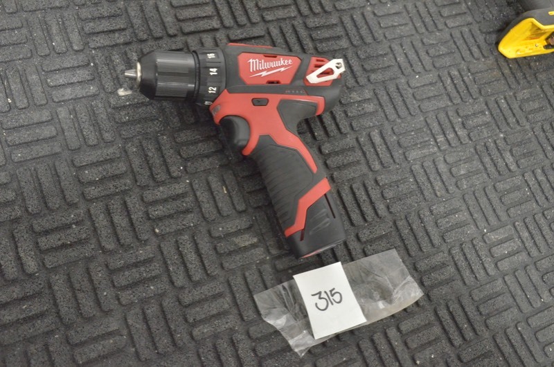 lot 315 image: MILWAKEE 12v 38 DrillDriver (USED)