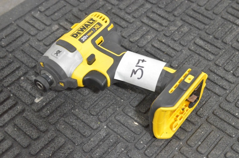 lot 317 image: DEWALT 20v 14 Hex Impact Driver (USED)
