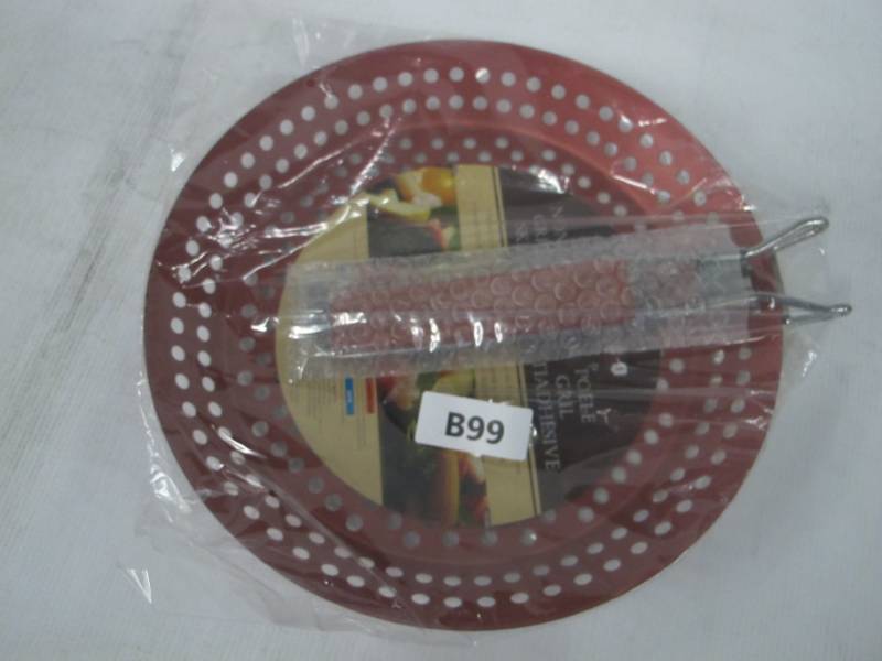 lot B99 image: Mr. Bar-B-Q Non-Stick Grilling Skillet - NEW
