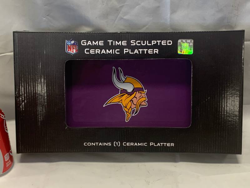 lot 54 image: Minnesota Vikings 13 Sculptured Ceramic Platter New