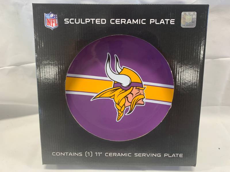 lot 69 image: Minnesota Vikings Sculptured Ceramic Platter New