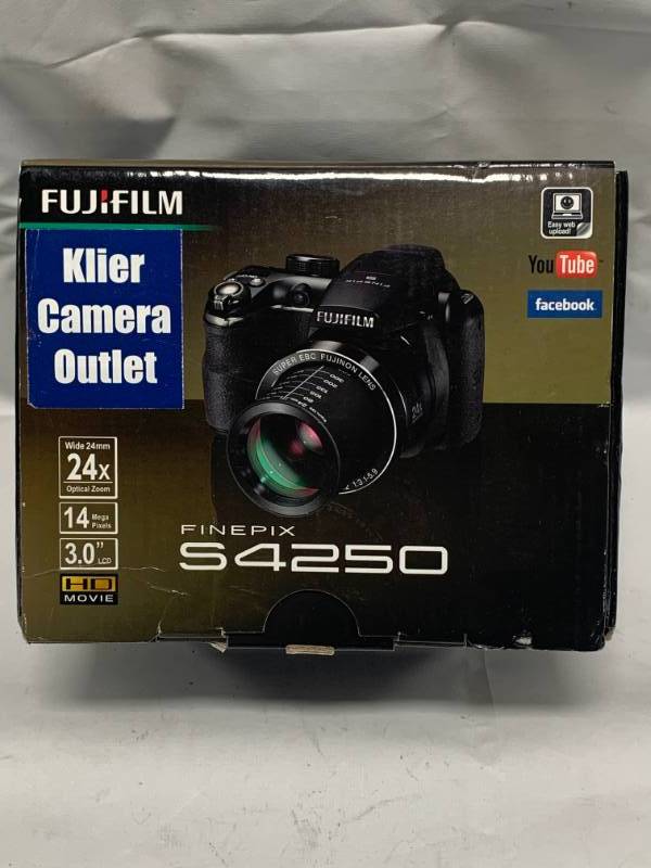 lot 73 image: Fujifilm Finepix S4200 14mp Digital Camera