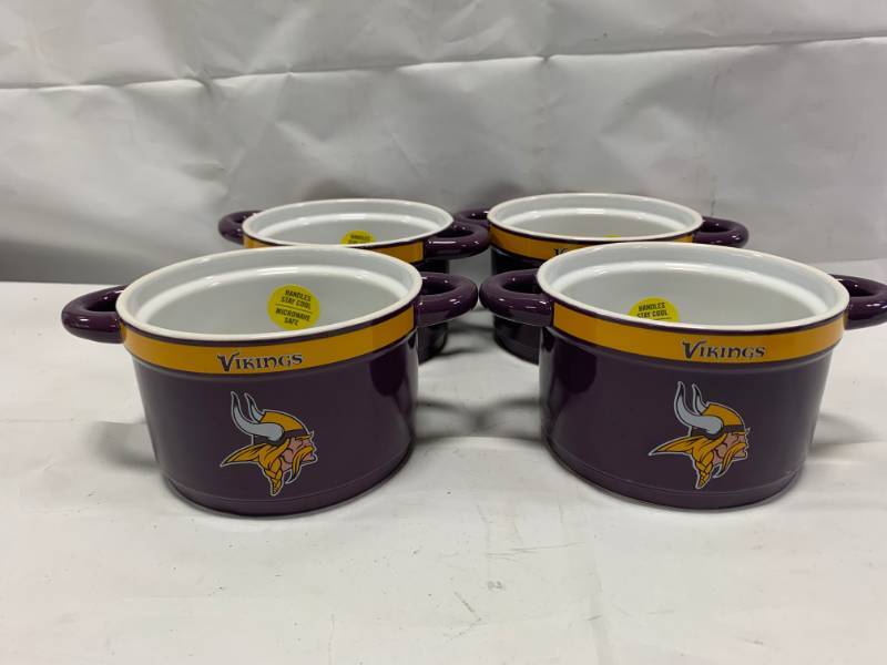 lot 86 image: Lot of 4 Minnesota Vikings Soup  Chile Bowls New
