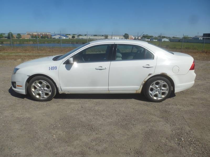 lot 12 image: 2010 Ford Fusion SE