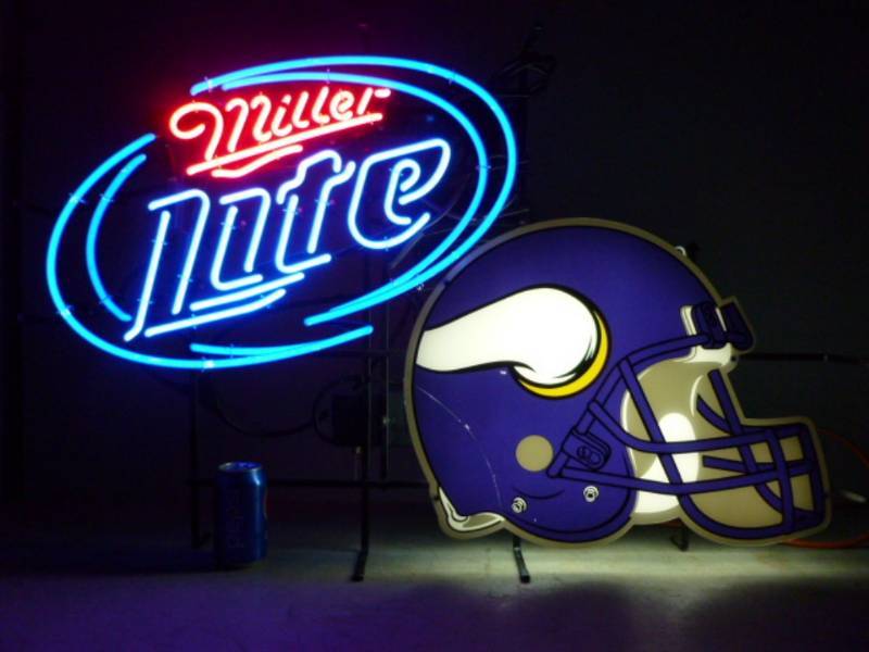 lot 1 image: Neon Sign