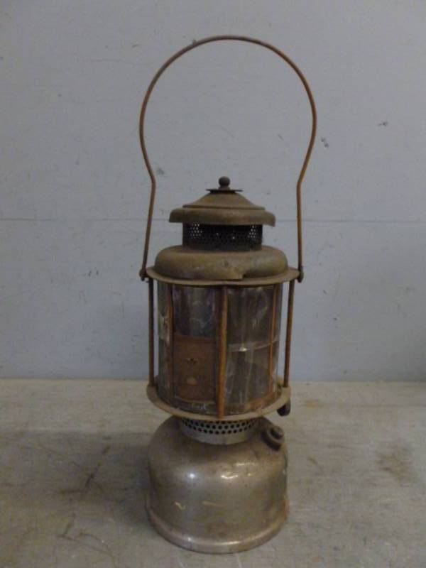 lot 5 image: Antique Lantern