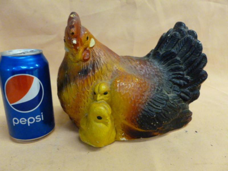 lot 12 image: Vintage Coin Bank