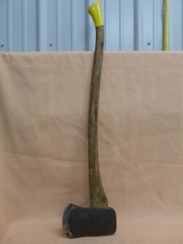 lot 15 image: Vintage Ax