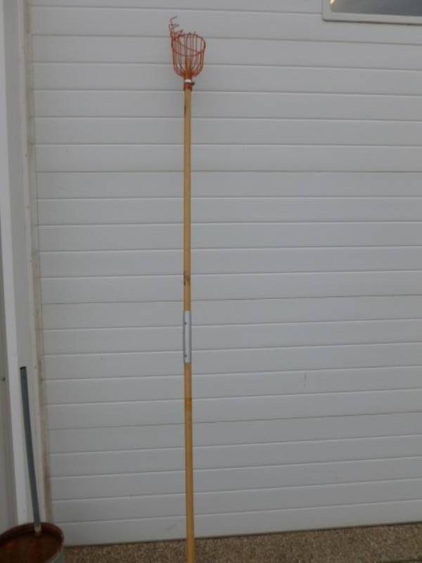 lot 17 image: Apple Picker