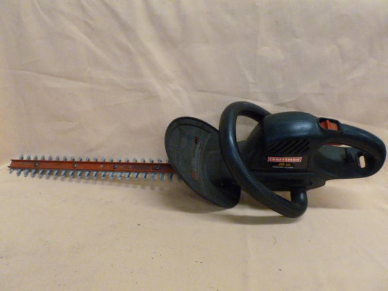 lot 27 image: Hedge Trimmer