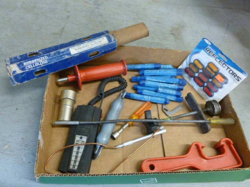 lot 32 image: Tools