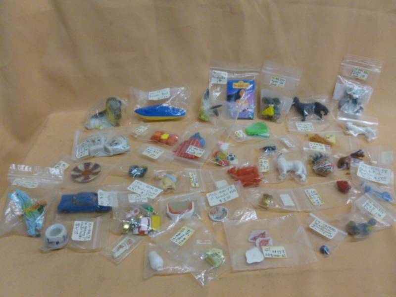 lot 36 image: Trinket Toys