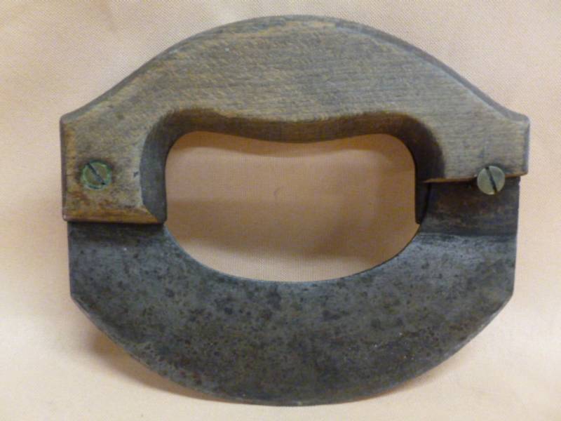 lot 59 image: Vintage Ula Knife